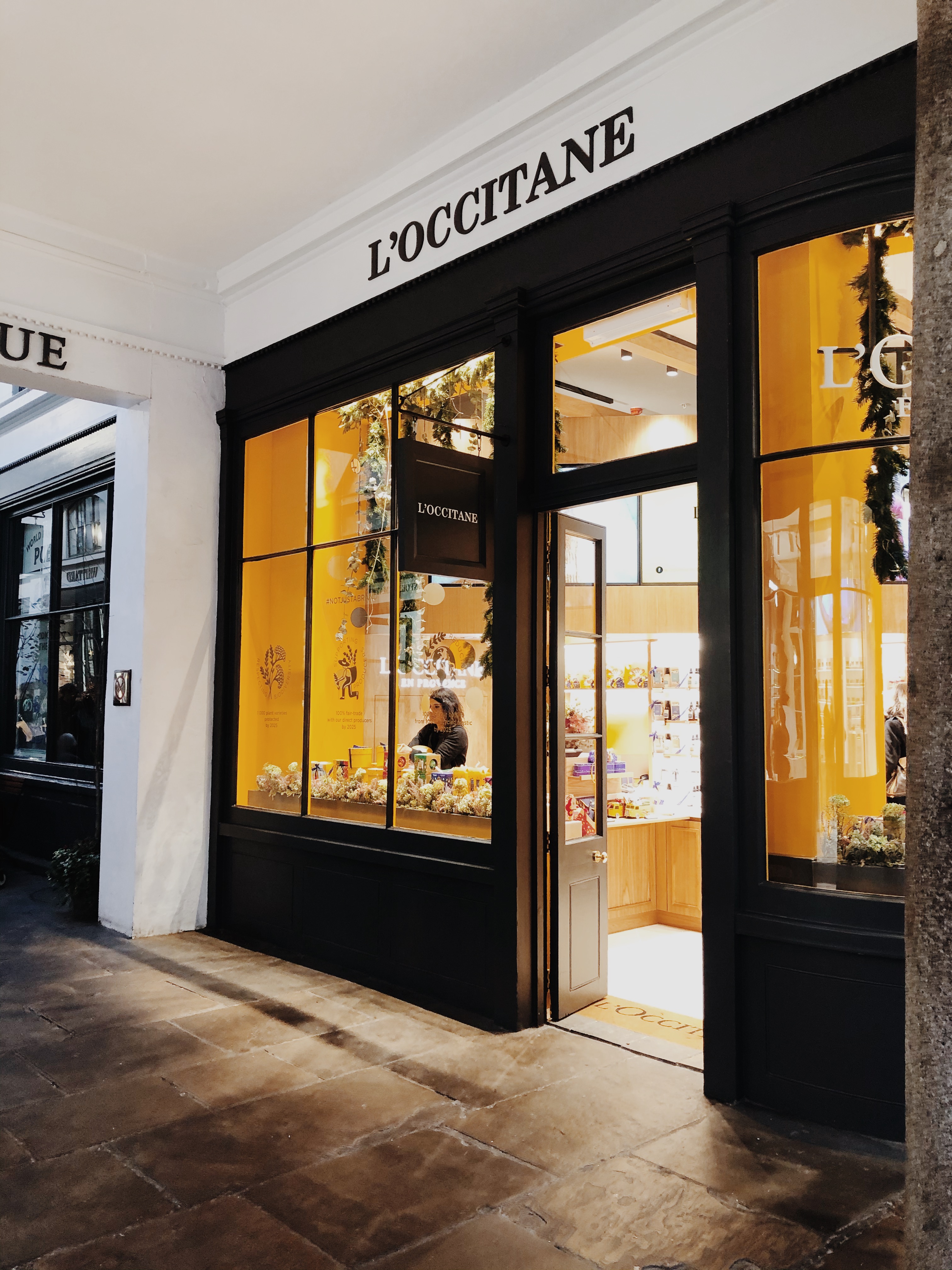 55EFFAEE 7DED 4ADB BA79 4E23F50B8939