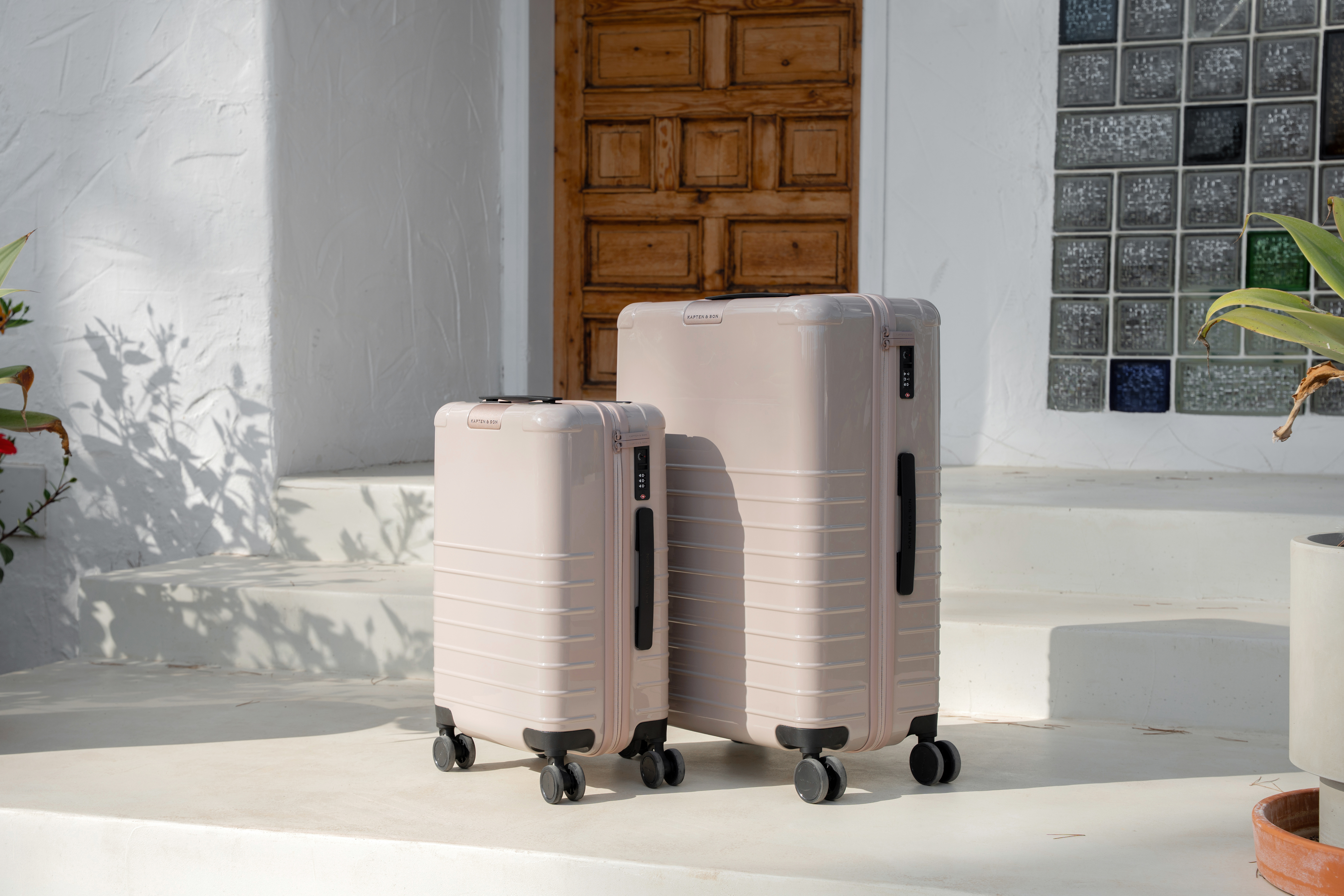 2025 Q2 05 CAMPAIGN PHOTOS SUITCASES LANDSCAPE 300DPI16 (1)