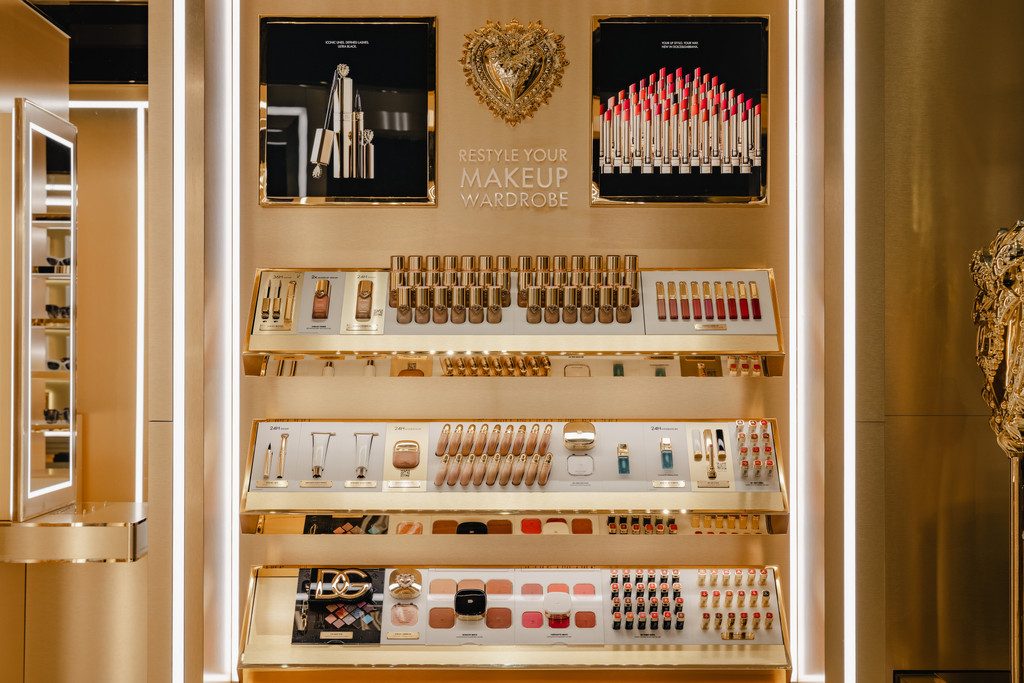 DG COVENT GARDEN BOUTIQUE OPENING FEB 25 5 1024X768