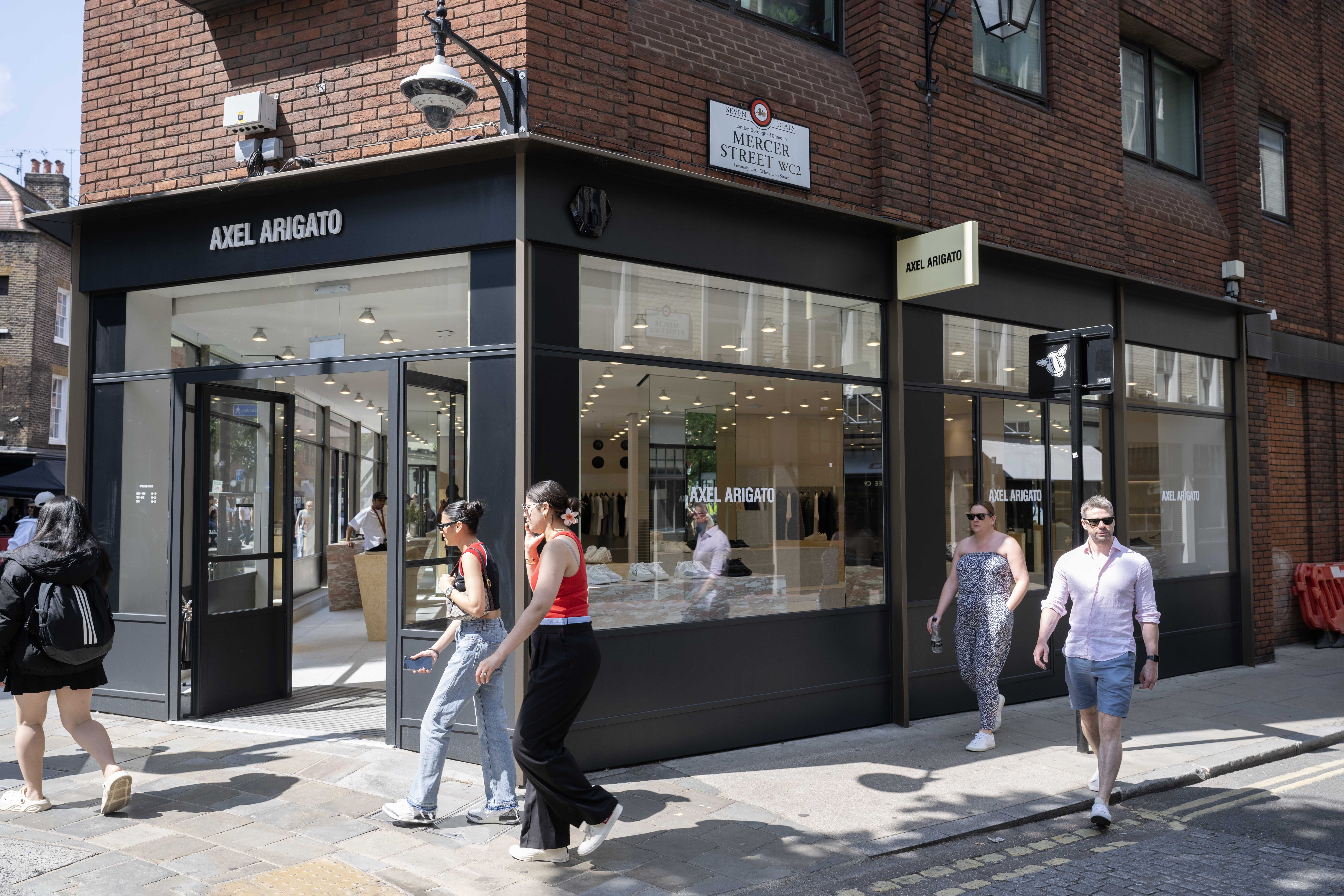 Axel Arigato Exterior