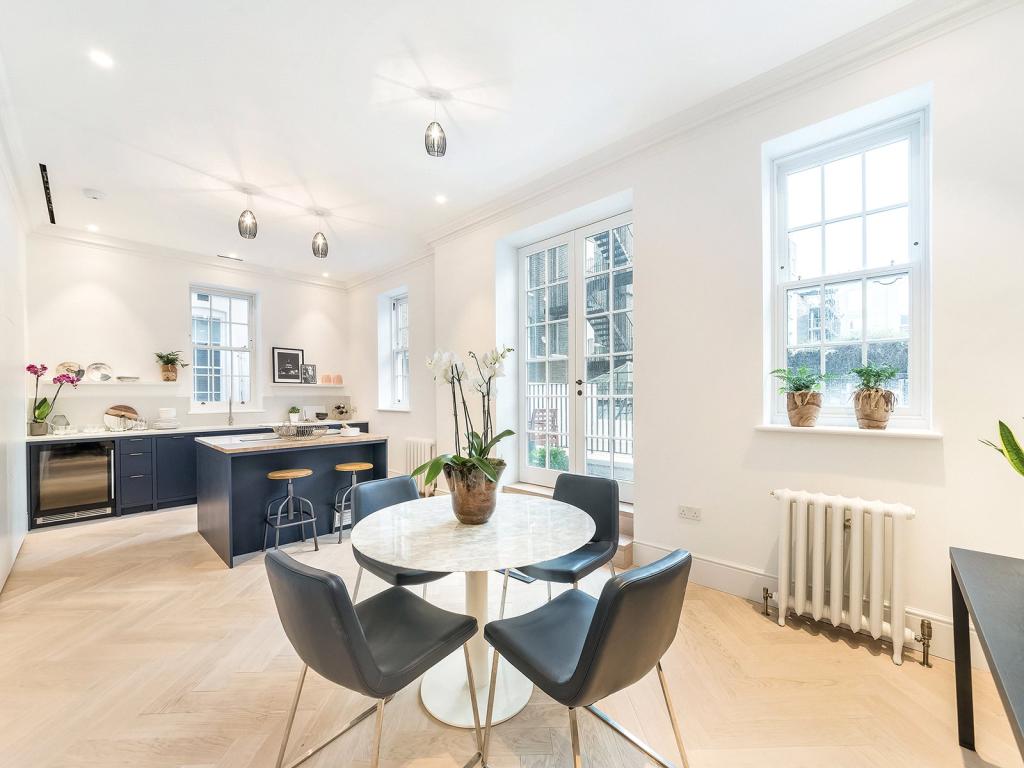 80905 BSL170155 L IMG 01 0000