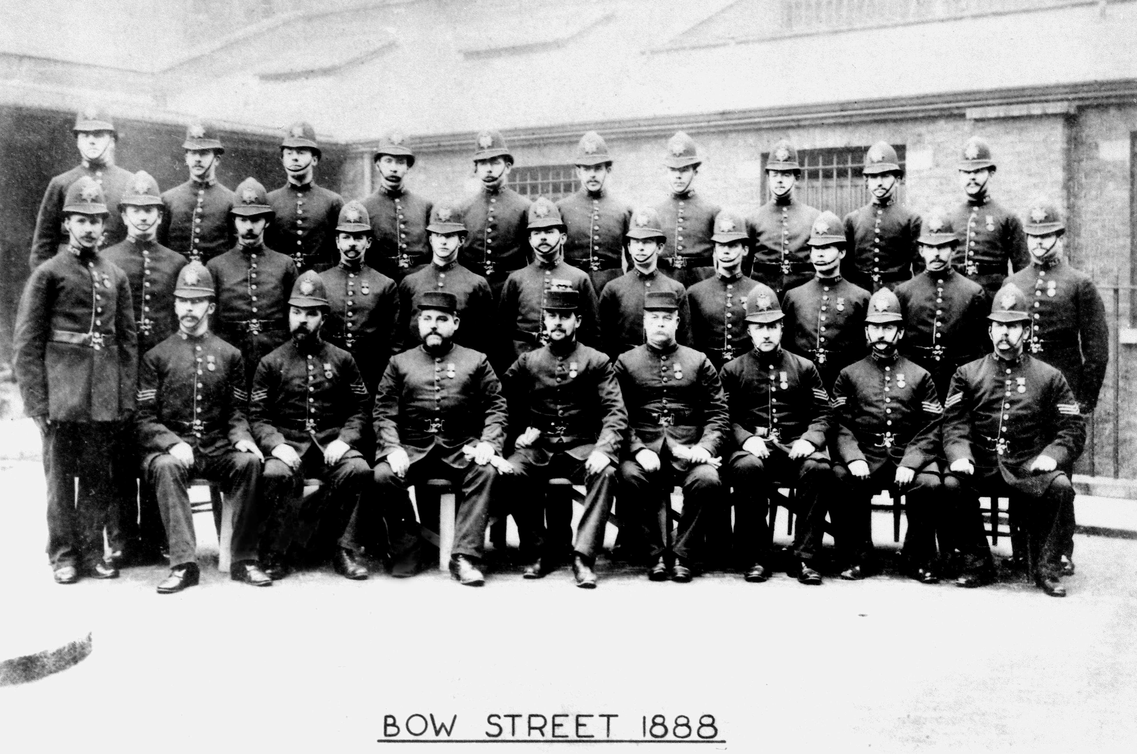 Peter Ackroyds Historical Tour Covent Garden 4247 Page 06 Image 0001